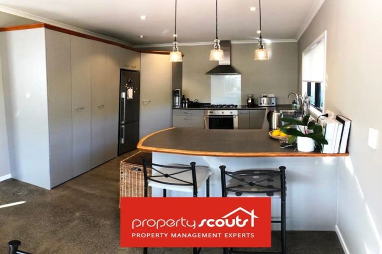 Photo of property in 19b Beach Road, Te Atatu Peninsula, Auckland, 0610