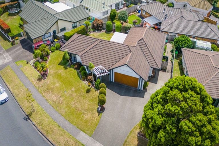 Photo of property in 25 Suncrest Drive, West Harbour, Auckland, 0618