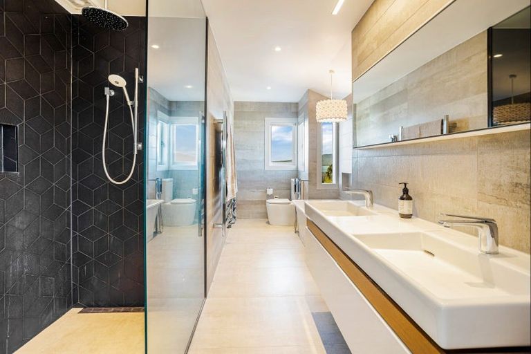 Photo of property in 31 Seacliffe Avenue, Belmont, Auckland, 0622