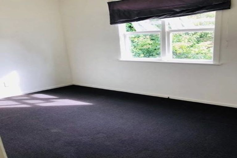 Photo of property in 61 Peach Road, Glenfield, Auckland, 0629