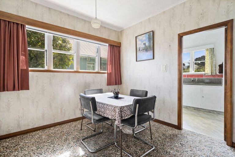 Photo of property in 2 Leveson Street, Strathmore Park, Wellington, 6022