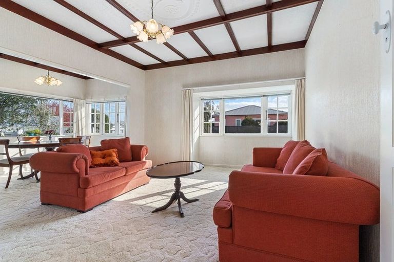 Photo of property in 1 Manor Place, Point Chevalier, Auckland, 1022