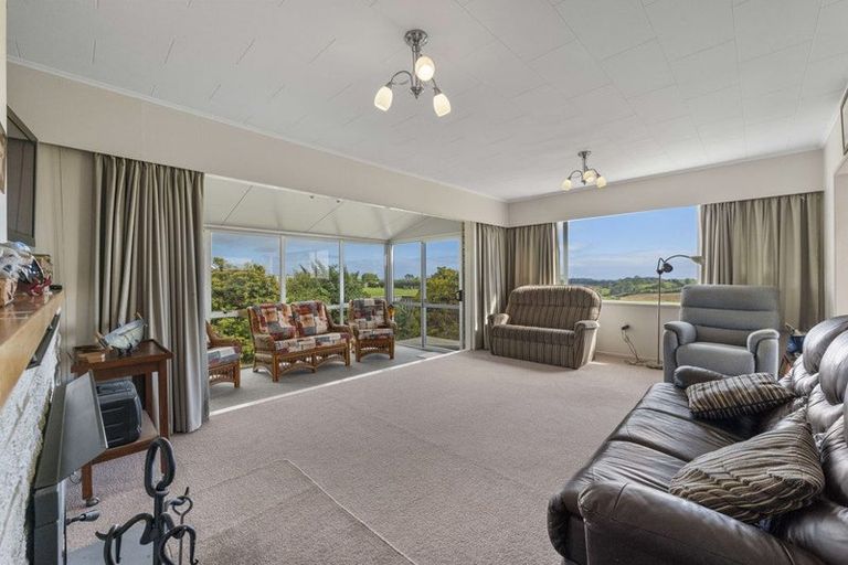 Photo of property in 155 Cross Road, Lepperton, New Plymouth, 4373