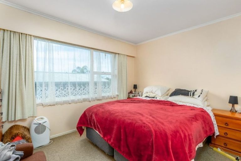 Photo of property in 2/30 Portadown Avenue, Pakuranga Heights, Auckland, 2010