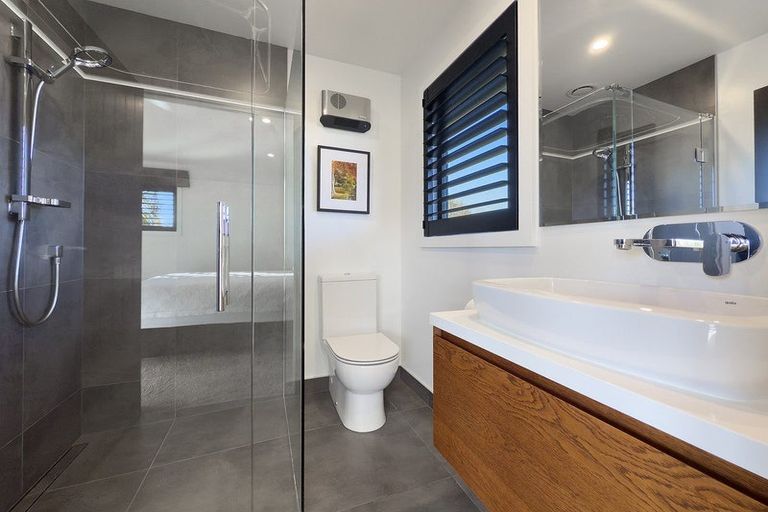 Photo of property in 6a Kinross Lane, Jacks Point, Queenstown, 9371