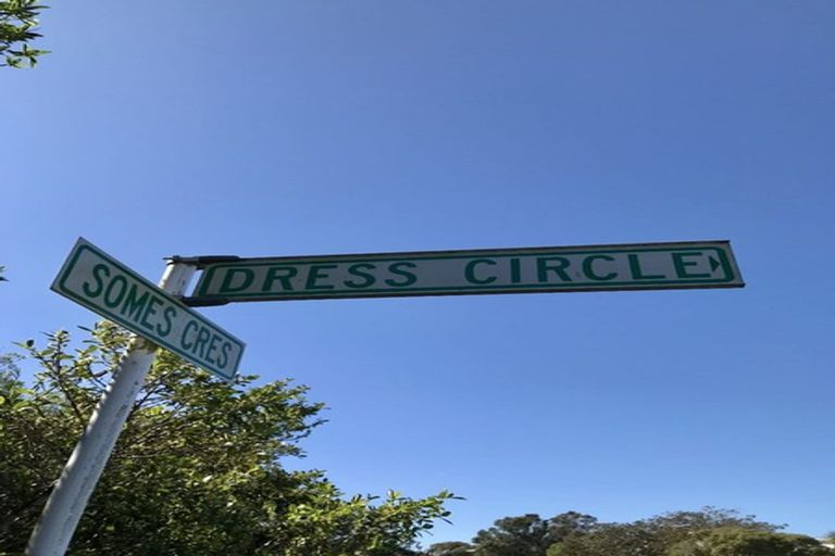 Photo of property in 52 Dress Circle, Newlands, Wellington, 6037