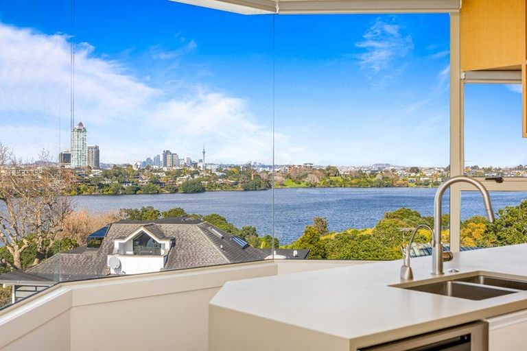 Photo of property in 4/90 Kitchener Road, Milford, Auckland, 0620