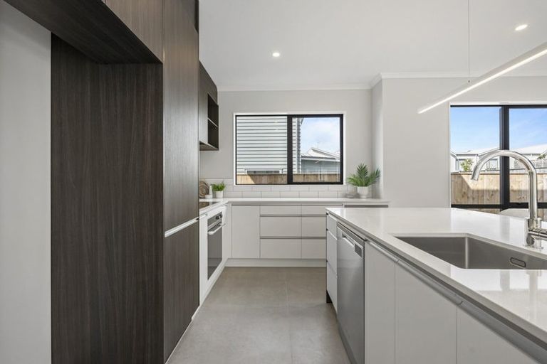 Photo of property in 7 Owen Chapman Drive, Red Beach, 0932