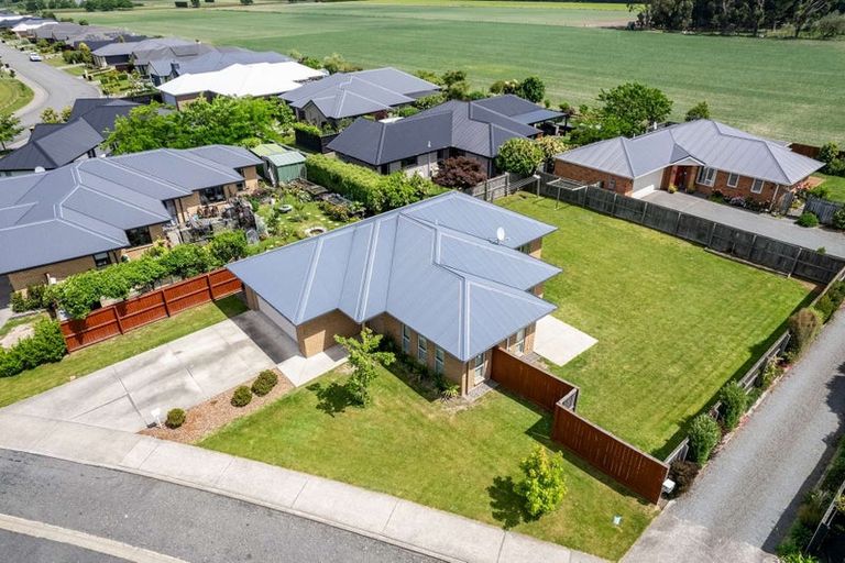 Photo of property in 69 Acacia Avenue, Rangiora, 7400