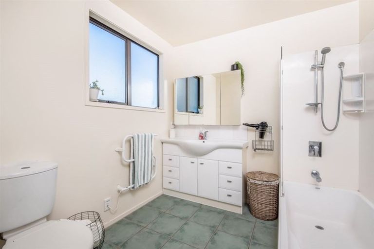 Photo of property in 8/11 The Avenue, Albany, Auckland, 0632