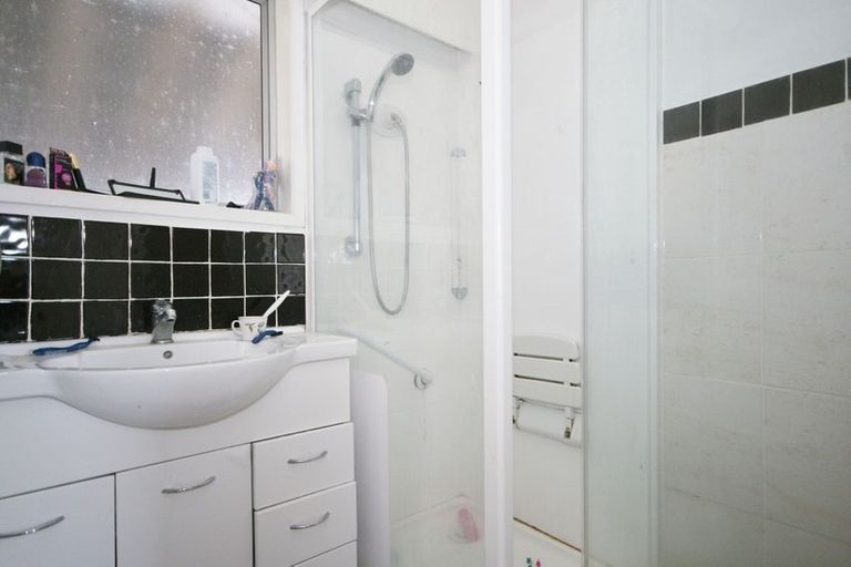 Photo of property in 1/29 Lane Road, Weymouth, Auckland, 2103