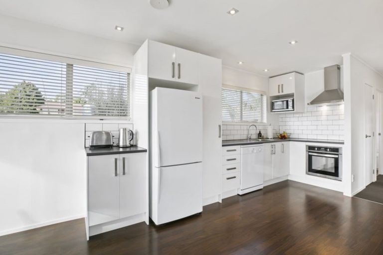 Photo of property in 37b Salisbury Road, Birkdale, Auckland, 0626