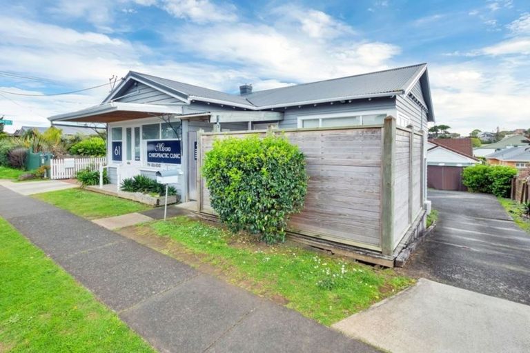 Photo of property in 2/61 Shakespeare Road, Milford, Auckland, 0620