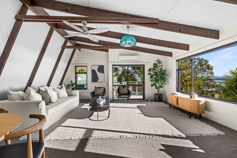 Photo of property in 21 Denholm Road, Hospital Hill, Napier, 4110