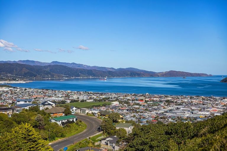 Photo of property in 1 Maple Grove, Maungaraki, Lower Hutt, 5010