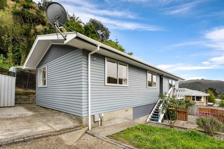 Photo of property in 13 Harold Grove, Stokes Valley, Lower Hutt, 5019