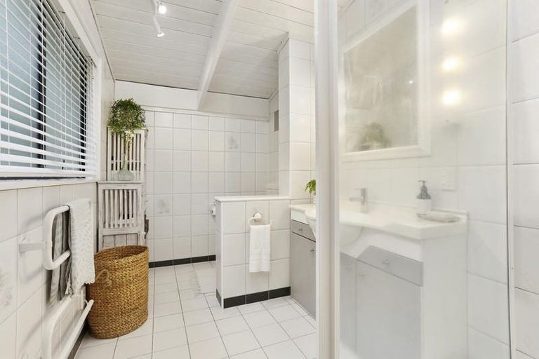 Photo of property in 280 Shaw Road, Titirangi, Auckland, 0604