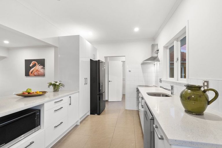 Photo of property in 77 West Harbour Drive, West Harbour, Auckland, 0618