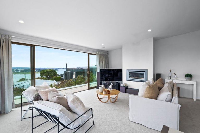 Photo of property in 320 Cannon Hill Crescent, Mount Pleasant, Christchurch, 8081