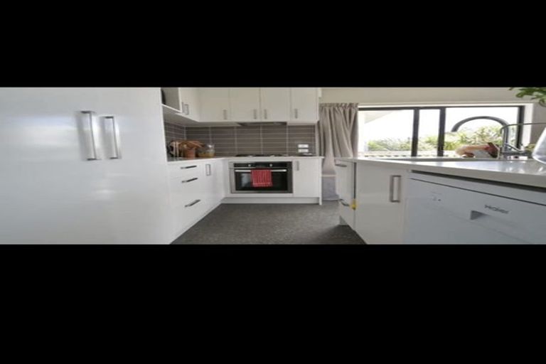Photo of property in 5 Elliston Crescent, Stanmore Bay, Whangaparaoa, 0932