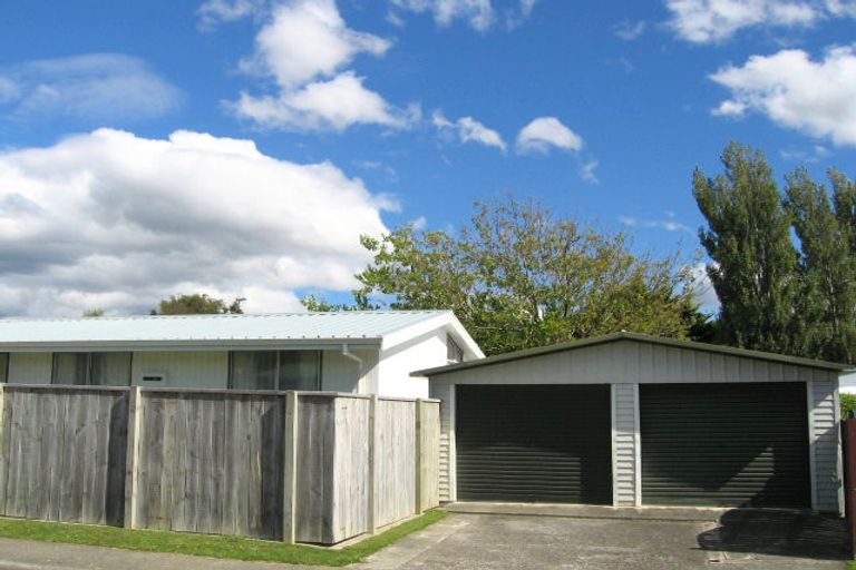 Photo of property in 45 Blueberry Grove, Timberlea, Upper Hutt, 5018