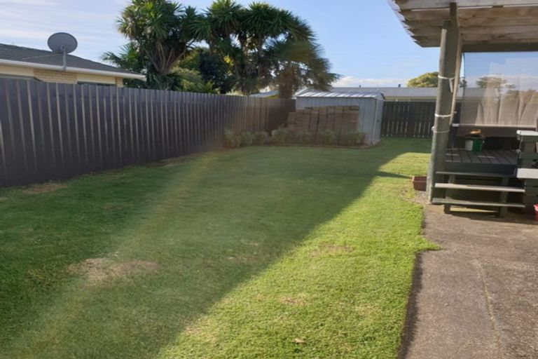 Photo of property in 16 Sandspit Road, Waiuku, 2123