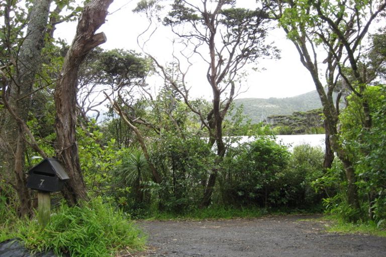 Photo of property in 7 Rayner Road, Piha, New Lynn, 0772