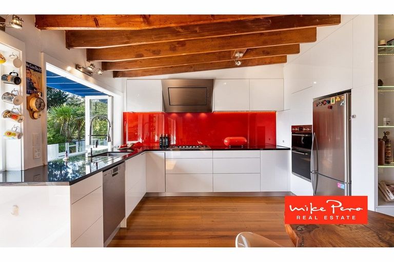 Photo of property in 258 Shaw Road, Titirangi, Auckland, 0604