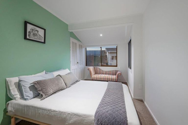 Photo of property in 4 Milford Park Place, Milford, Auckland, 0620