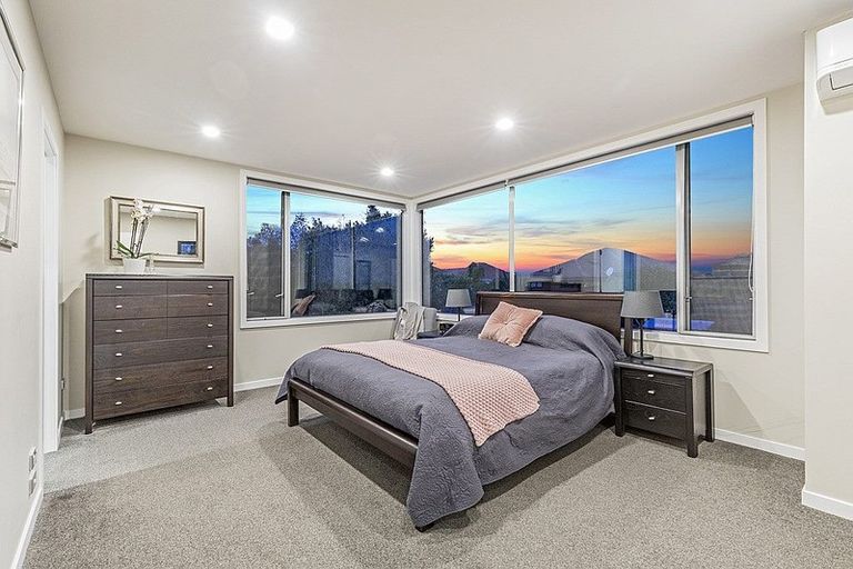 Photo of property in 2/49 Seaview Road, Castor Bay, Auckland, 0620