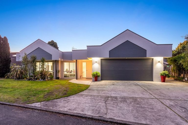 Photo of property in 2 Tainui Street, Raumati Beach, Paraparaumu, 5032