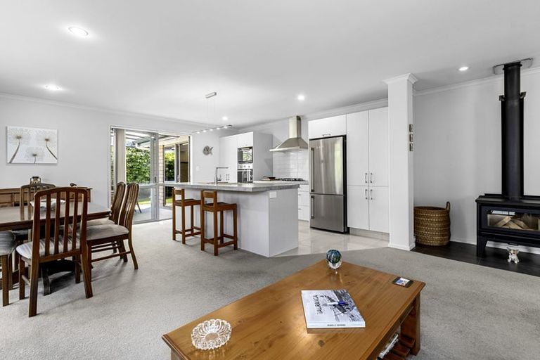 Photo of property in 5 Rainey Crescent, Papamoa Beach, Papamoa, 3118