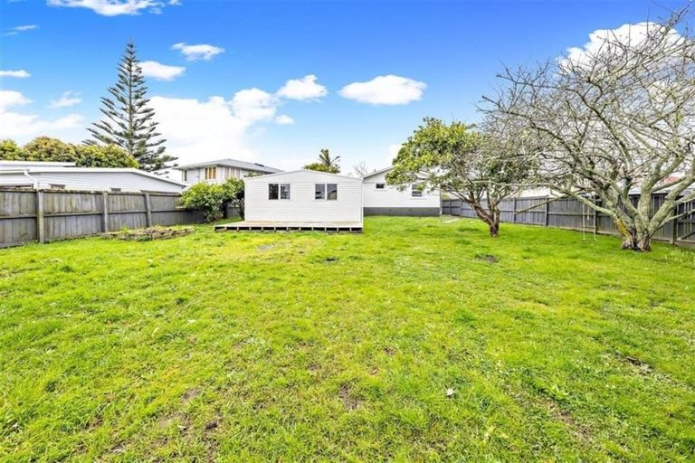 Photo of property in 21 Barrys Road, Glendene, Auckland, 0602