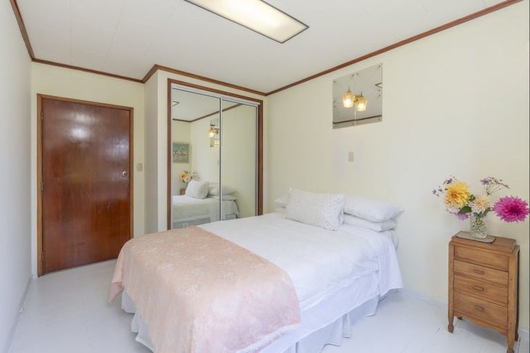 Photo of property in 15 Opou Road, Titirangi, Auckland, 0604