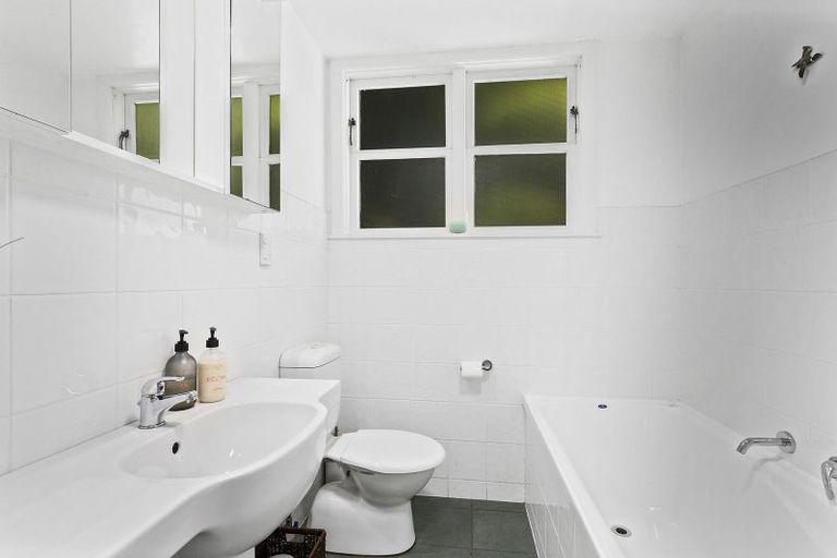 Photo of property in 21 Ngaio Gorge Road, Ngaio, Wellington, 6035