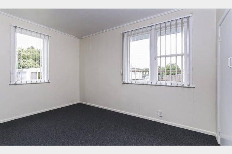 Photo of property in 67 Cobham Crescent, Kelston, Auckland, 0602