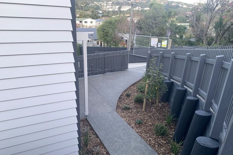 Photo of property in 27d Ranui Terrace, Tawa, Wellington, 5028