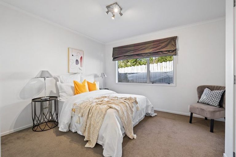 Photo of property in 13 Anchorite Way, Red Beach, 0932