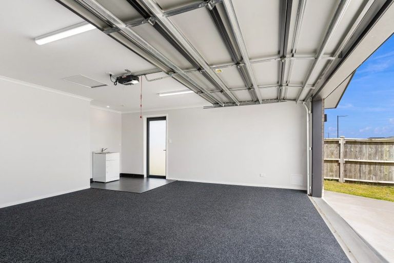 Photo of property in 28 Saint Michael Crescent, One Tree Point, 0118