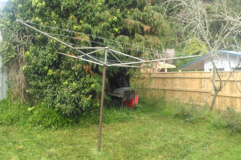 Photo of property in 42 Kamahi Street, Stokes Valley, Lower Hutt, 5019