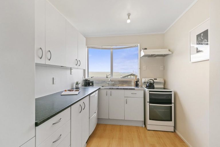 Photo of property in 5b Sunhaven Drive, Newlands, Wellington, 6037