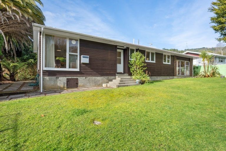 Photo of property in 412 Stokes Valley Road, Stokes Valley, Lower Hutt, 5019