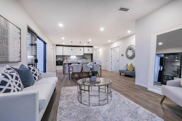 Photo of property in 32 Paparahi Place, Wainui, Silverdale, 0992