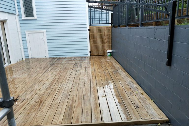 Photo of property in 32a Wade River Road, Stanmore Bay, Whangaparaoa, 0932