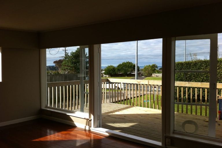 Photo of property in 868 East Coast Road, Northcross, Auckland, 0630