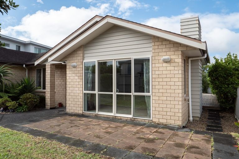 Photo of property in 4 Springvale Drive, Fairview Heights, Auckland, 0632
