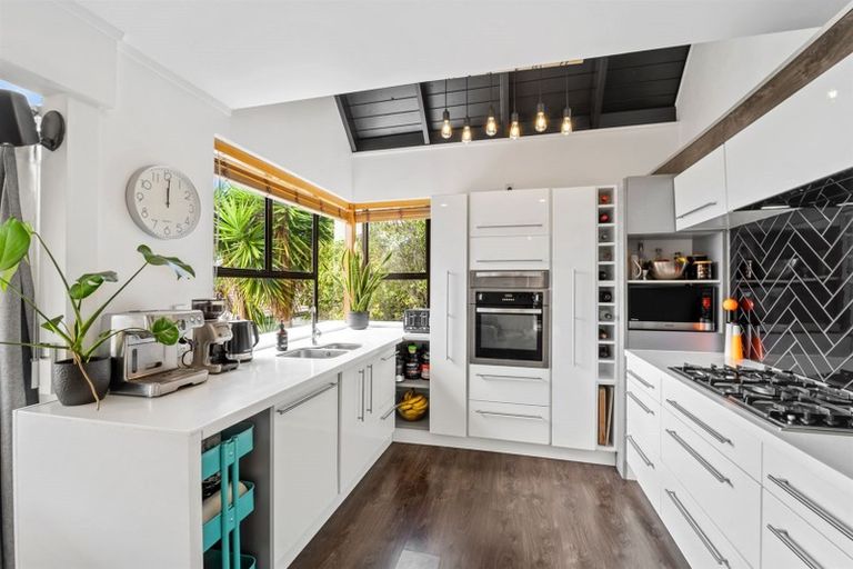 Photo of property in 27b Polkinghorne Drive, Manly, Whangaparaoa, 0930