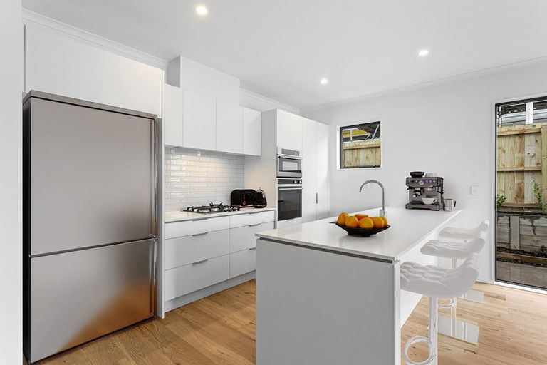 Photo of property in 35 Cambie Avenue, Red Beach, 0932