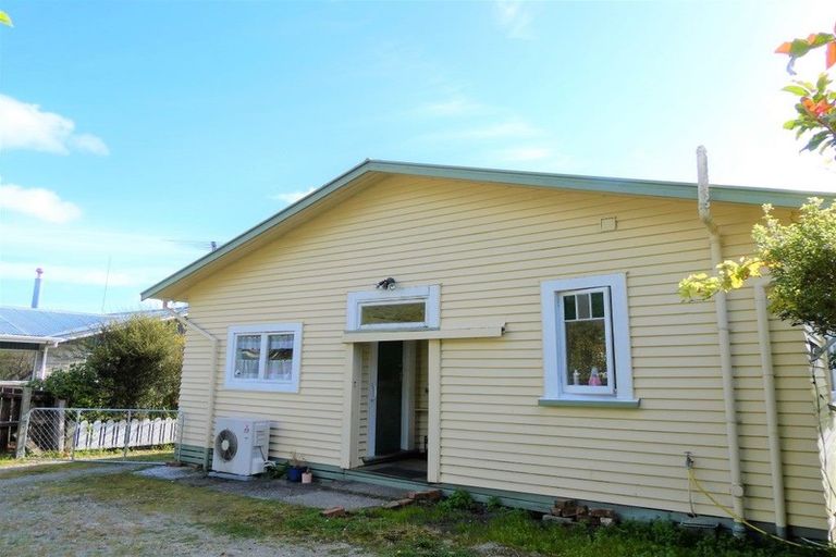 Photo of property in 59 Alexander Street, Greymouth, 7805