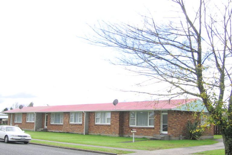 Photo of property in 5a-c Pohutukawa Drive, Tokoroa, 3420